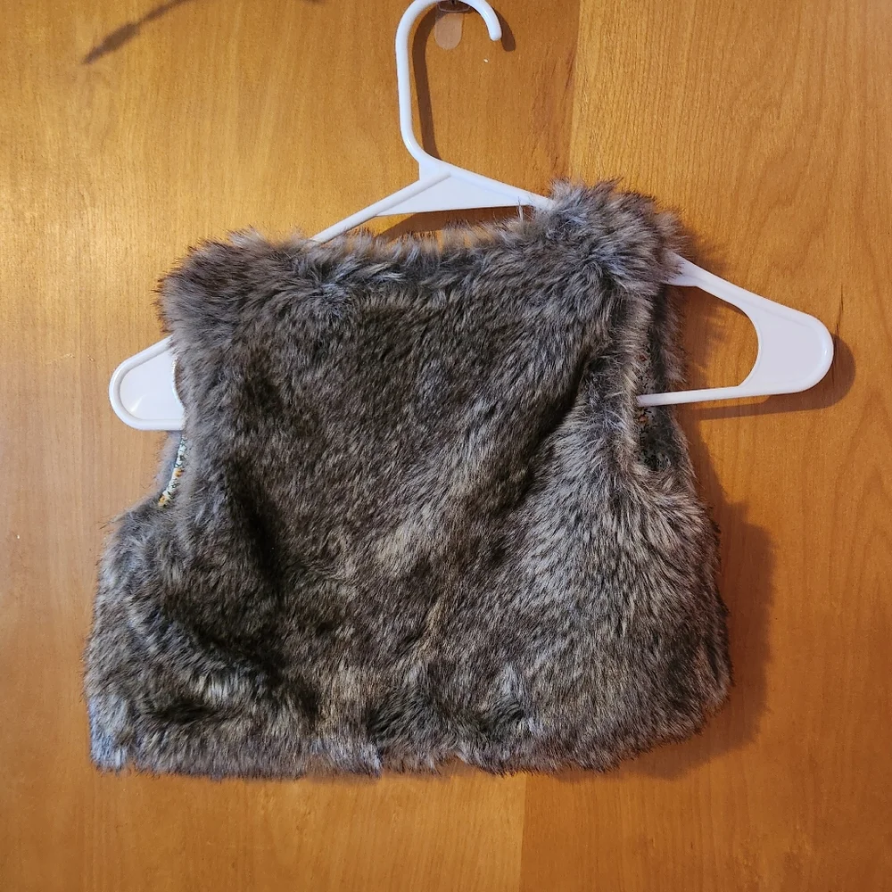 Toddler Faux Fur Reversible Vest Size 3T - Picture 3 of 3
